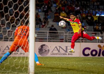 PENYERANG Selangor Shahrel Fikri Fauzi menjadi penjaring gol tunggal buat pasukan tuan rumah dalam aksi kelima Kumpulan B Piala Malaysia di Stadium Majlis Bandaraya Petaling Jaya, sebentar tadi. - IHSAN FB Selangor FC