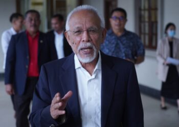 SHAHRIR Ab. Samad hadir di Mahkamah Tinggi Kuala Lumpur bagi perbicaraan kes gagal mengisytiharkan wang RM1 juta yang diterima daripada Najib Tun Razak. UTUSAN/FAUZI BAHARUDIN.