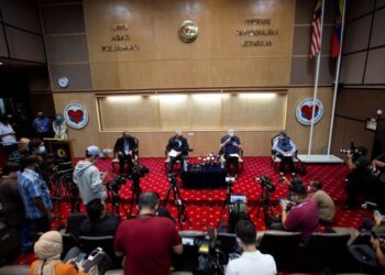 SIDANG akhbar insiden tren LRT di HKL. - UTUSAN/AFIQ RAZALI