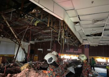 SILING auditorium Wisma Dang Bandang, Kota Kinabalu, Sabah yang runtuh petang tadi.-IHSAN BOMBA