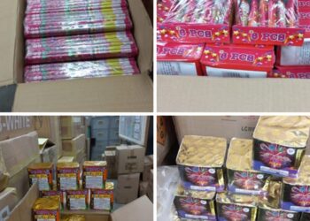 SEBAHAGIAN mercun dan bunga api yang dirampas polis dekat sebuah premis di Kuala Selangor, Selangor semalam selepas seorang lelaki ditahan di rumahnya di Bukit Rotan.