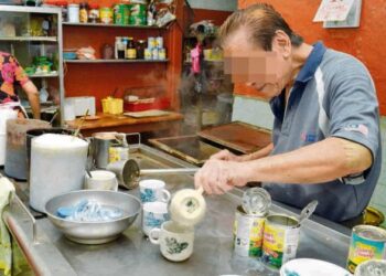 MINUMAN yang ditambah lebih gula dan lemak sememangnya menarik pelanggan untuk menikmatinya. – GAMBAR HIASAN