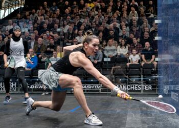 Joelle King memberi pengajaran berguna buat Aifa Azman apabila menumpaskan pemain negara itu pada suku akhir Terbuka Manchester hari ini. - IHSAN MANCHESTER OPEN SQUASH