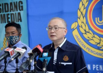 WEE Ka Siong pada sidang akhbar selepas majlis pelancaran Ops Bersepadu dan Kempen Keselamatan Jalan Raya sempena Aidilfitri 2022 di Dataran Putrajaya. - UTUSAN/FAISOL MUSTAFA