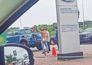 GAMBAR dirakam netizen yang mendakwa Muhammad Sanusi Md. Nor memandu uji sebuah kenderaan di Autocity, Juru, Pulau Pinang ketika tempoh PKP seperti yang tular di dalam media sosial bulan lalu.