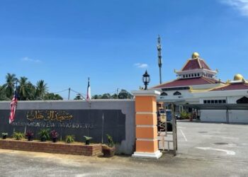 MASJID dan surau di Melaka dibenarkan kapasiti penuh solat Jumaat dengan mengekalkan penjarakan fizikal 1.5 meter, berkuat kuasa 1 Oktober ini. - FOTO/DIYANATUL ATIQAH ZAKARYA