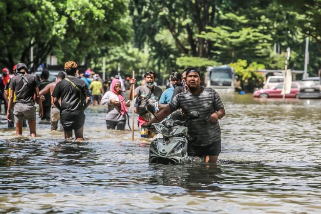 Tiada bekalan elektrik punca pintu air di Taman Sri Muda tidak berfungsi  dengan baik - Utusan Malaysia