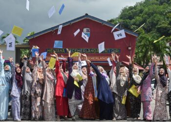 KEPUTUSAN kurang cemerlang dan tidak mendapat kursus yang dimohon, selain terpengaruh dengan media sosial antara punca ramai lepasan SPM tidak menyambung pengajian mereka ke peringkat lebih tinggi.