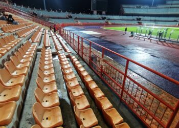 KETIADAAN stadium alternatif untuk penganjuran perlawanan bola sepak dan sukan padang lain di Negeri Sembilan menyebabkan projek membaik pulih dan menaik taraf Stadium Tuanku Abdul Rahman, di Paroi, Seremban sukar dijalankan.