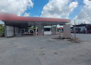 SEBUAH stesen minyak diarah tutup bagi membantu siasatan penyelewengan diesel bersubsidi, Kangar, Perlis semalam.