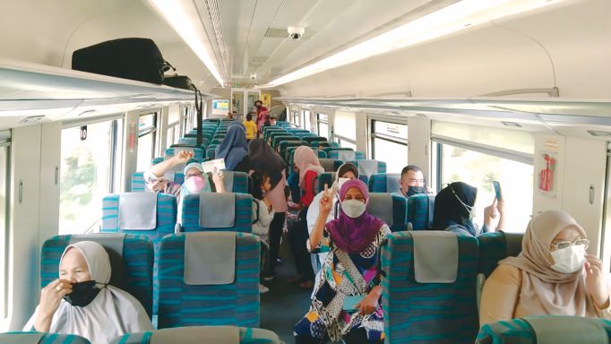 Kereta api tanah melayu