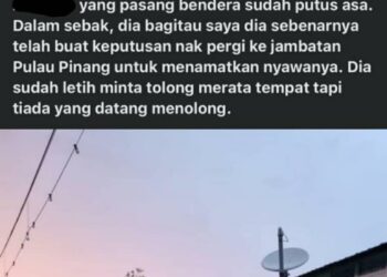 TANGKAP layar hantaran dalam Facebook Steven Sim Chee menunjukkan gambar beberapa rumah yang menaikkan bendera putih tanda memerlukan bantuan.