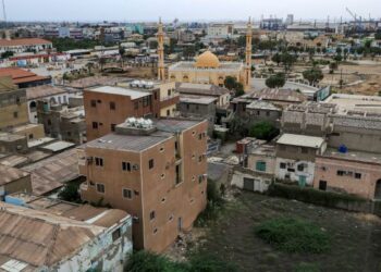 SUDAN berjaya menjadi pengeksport minyak di rantau Afrika setelah menerima pelaburan yang cukup besar daripada beberapa negara termasuk syarikat Petronas. – AFP