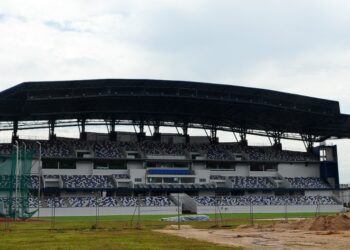 SALAH sebuah stadium yang dijadikan venue untuk acara olahraga dan balapan Sukma Johor di Taman Austin, Johor Bahru., Johor. - UTUSAN/RAJA JAAFAR ALI