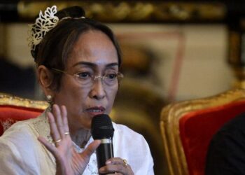 SUKMAWATI Soekarnoputri memilih Hindu kerana mempunyai keintiman dengan masyarakat Bali. - AGENSI