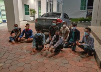 WARGA Myanmar yang masuk secara haram ke negara ini ditahan polis di Jambatan Lemal, Pasir Mas, Kelantan awal pagi tadi.