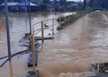 KEADAAN air Sungai Masai yang melimpah susulan banjir kilat baru-baru ini melanda Kampung Masjid di Pasir Gudang, Johor.