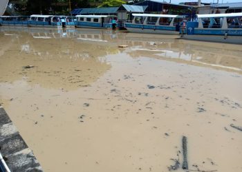 KEADAAN Sungai Melaka yang keruh.