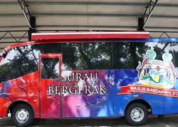 BAS yang diubah suai menjadi Surau Bergerak MBI yang dilancarkan di Ipoh, Perak, hari ini.