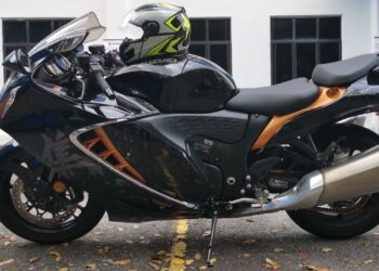 SUZUKI
Hayabusa
direka
khas untuk
digunakan di
lebuh raya,
tunggangan
jarak jauh dan
kelajuan. - UTUSAN/ANUAR NORICK