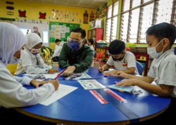 NUTP meminta Kementerian Pendidikan membuat unjuran keperluan guru secara konsisten. - Gambar Hiasan