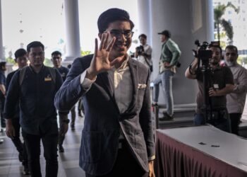 SYED Saddiq Syed Abdul Rahman hadir di Mahkamah Tinggi Kuala Lumpur bagi penghujahan kes subahat pecah amanah, salah guna harta dan pengubahan wang haram (AMLA). - UTUSAN/FAIZ ALIF AHMAD ZUBIR