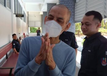 MARZUKI Yusof bersyukur ke hadrat Allah SWT selepas Mahkamah Tinggi membebaskannya daripada hukuman gantung sampai mati setelah dituduh mengedar dadah jenis kanabis di Temerloh, Pahang. - FOTO/AZIZAH SHAFIEI