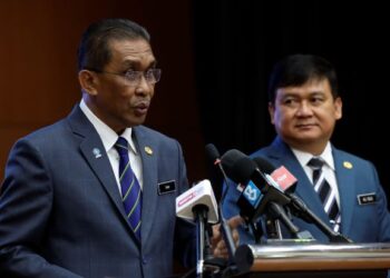 TAKIYUDDIN Hassan ketika dalam sidang akhbar berhubung Pengumuman Penawaran Kuota Program Tarif Galakan (Feed-in Tariff) Sumber Bukan Solar di Wisma Sumber Asli, Putrajaya. - UTUSAN/ FAISOL MUSTAFA