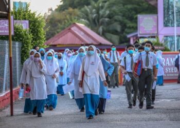 Tiga akta lapuk berkaitan pendidikan dan pekerjaan perlu diubah bagi menyelesaikan isu 480,000 buruh kanak-kanak yang bekerja seawal usia 15 tahun. - Gambar hiasan