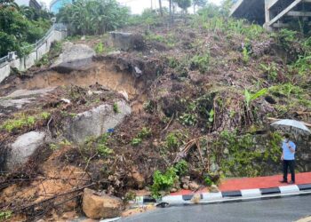 Kejadian tanah runtuh dan pokok tumbang berlaku di Tanjung Bungah, Pulau Pinang ekoran hujan lebat sejak malam tadi hingga awal pagi ini.