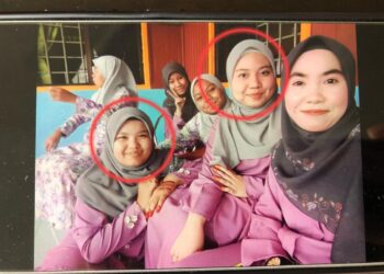GAMBAR kenangan Siti Nur Syahira dan Nur Syaza Nadihra (dalam bulatan) bersama sepupu mereka ketika majlis kenduri pada Disember lalu di Kampung Chohong, Jasin, Melaka. UTUSAN/ MUHAMAD AIMY AHMAD