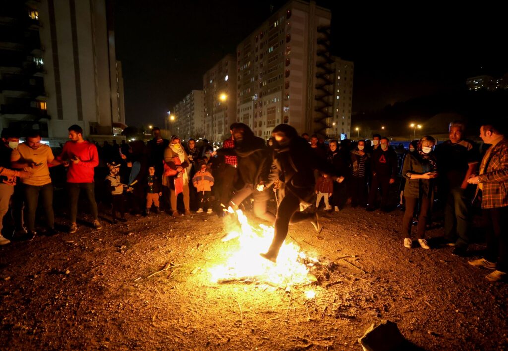 Api Tehra Pesta Api Iran ragut 11 nyawa, 486 cedera