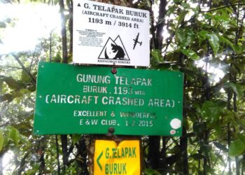 GUNUNG Telapak Buruk di Jelebu terkenal dengan aktiviti pendakian untuk melihat bangkai pesawat pengebom tentera British yang terhempas semasa Perang Dunia Kedua.