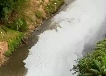 KEADAAN pencemaran di Sungai Jelutong dan Sungai Pinang, Georgetown, Pulau Pinang yang tular di dalam media sosial hari ini.