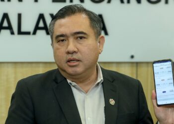 ANTHONY Loke pada sidang akhbar berkenaan harga tiket penerbangan di Kementerian Pengankutan, Putrajaya. - UTUSAN/FAISOL MUSTAFA

GAMBAR : FAISOL MUSTAFA