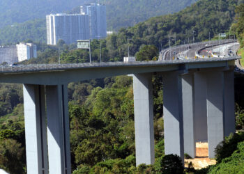 PULAU PINANG kini memiliki jalan raya tertinggi di Malaysia selepas Jalan Berkembar Jalan Paya Terubong (Bukit Kukus) yang berketinggian kira-kira 61.5 meter (m) mula beroperasi hari ini. - UTUSAN/IQBAL HAMDAN