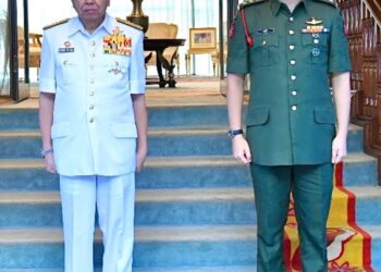 SULTAN Sharafuddin Idris Shah (kiri) dan Raja Muda Selangor, Tengku Amir Shah.