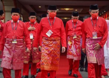 UMNO wajar membuka jawatan Presiden dan Timbalan Presiden serta semua jawatan lain untuk dipertanding dalam pemilihan parti itu tahun depan sebagai satu respons kepada ‘kekalahan’ BN pada PRU15.