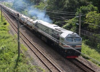 Kesatuan Pekerja-pekerja Keretapi Tanah Melayu Berhad (KPPKTMB) membantah pengambilalihan Akademik KTM (MyRA) yang kini dinamakan National Railway Centre of Excellent (NARCoE) oleh Kementerian Pengangkutan