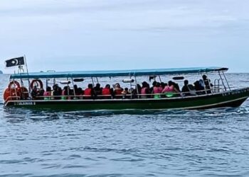 Kebanyakan pulau-pulau peranginan di Terengganu menutup operasi pada musih tengkujuh bagi menjamin keselamatan pengunjung. - Gambar hiasan