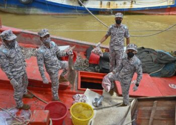ANTARA hasil laut yang dijumpai dalam bot-bot nelayan Vietnam selepas ditahan Agensi Penguatkuasaan Maritim Malaysia (Maritim Malaysia). - FOTO/PUQTRA HAIRRY ROSLI