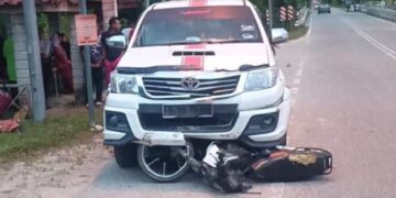 KEADAAN motosikal yang ditunggangi mangsa selepas dirempuh sebuah pacuan empat roda di Kilometer 1, Jalan Tok Kah-Jerangau, berhampiran Kampung Alur Mak Bah, Dungun, Terengganu, semalam.