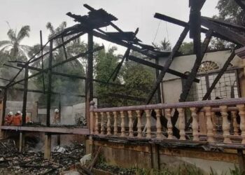 KEADAAN rumah didiami Timah Muda dan anaknya, Zahirah Mat Tazan yang terbakar di Kampung Bukit Diman, Ajil, Hulu Terengganu, hari ini. - FOTO/NOOR HAYATI MAMAT