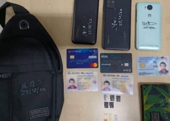 SEBAHAGIAN daripada barangan yang dirampas daripada seorang lelaki selepas ditahan di Lembah Klang, 27 Oktober lalu.