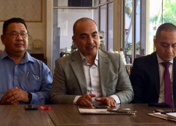 MOHD. Nuhairi Muhammad (tengah)  ketika sidang akhbar di Kuala Terengganu, hari ini. - FOTO/TENGKU DANISH BAHRI TENGKU YUSOFF