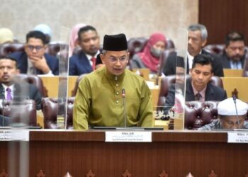 AZMAN Ibrahim dalam sesi soal jawab pada Sidang DUN Terengganu hari ini.