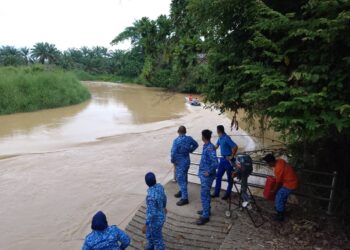 OPERASI mencari dan menyelamat kanak-kanak yang hilang di Sungai Triang di Bera, Pahang giat dilakukan oleh anggota keselamatan.