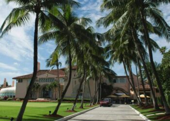 KEDIAMAN Trump dikenali Mar-a-Lago di Palm Beach, Florida.-BBC