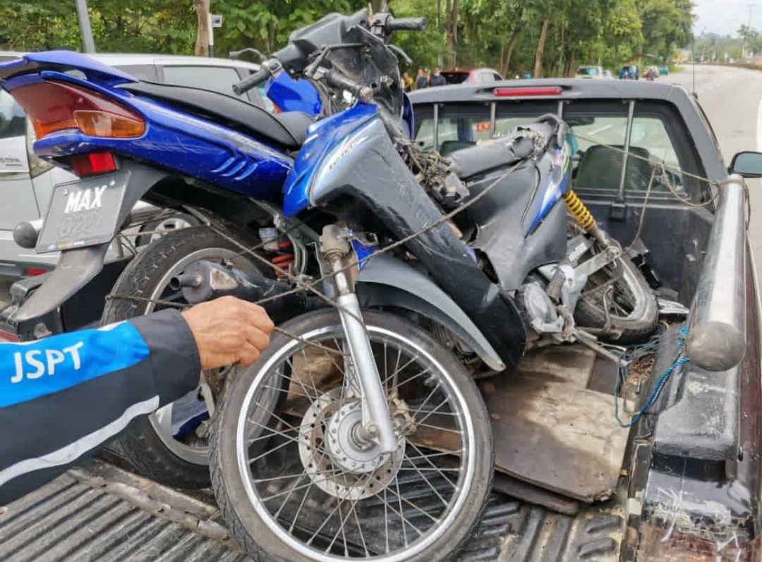 Tukang kebun maut motosikal dirempuh lori - Utusan Digital