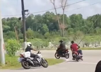 TANGKAP layar video tular aksi anggota URB polis mengejar suspek di Jalan Permai - Taman Sedili, Kota Tinggi, semalam.